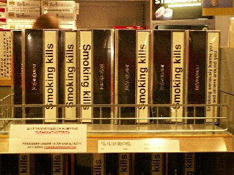 Надписи: курение убивает (треть площади упаковки!). Блоки сигарет в магазине Tax-free на пароме